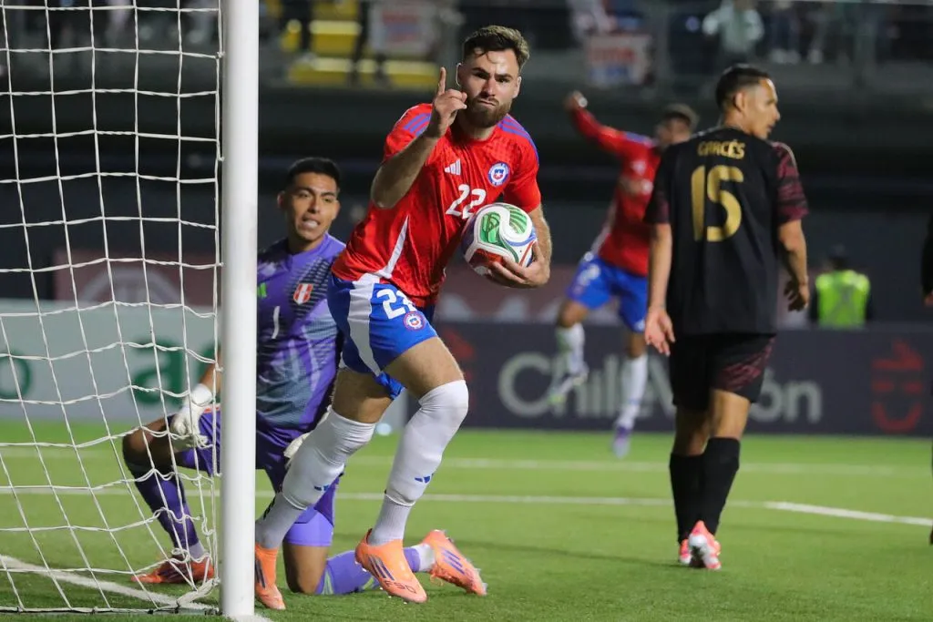 Ben anotó para La Roja y guió la remontada de Chile ante Perú.