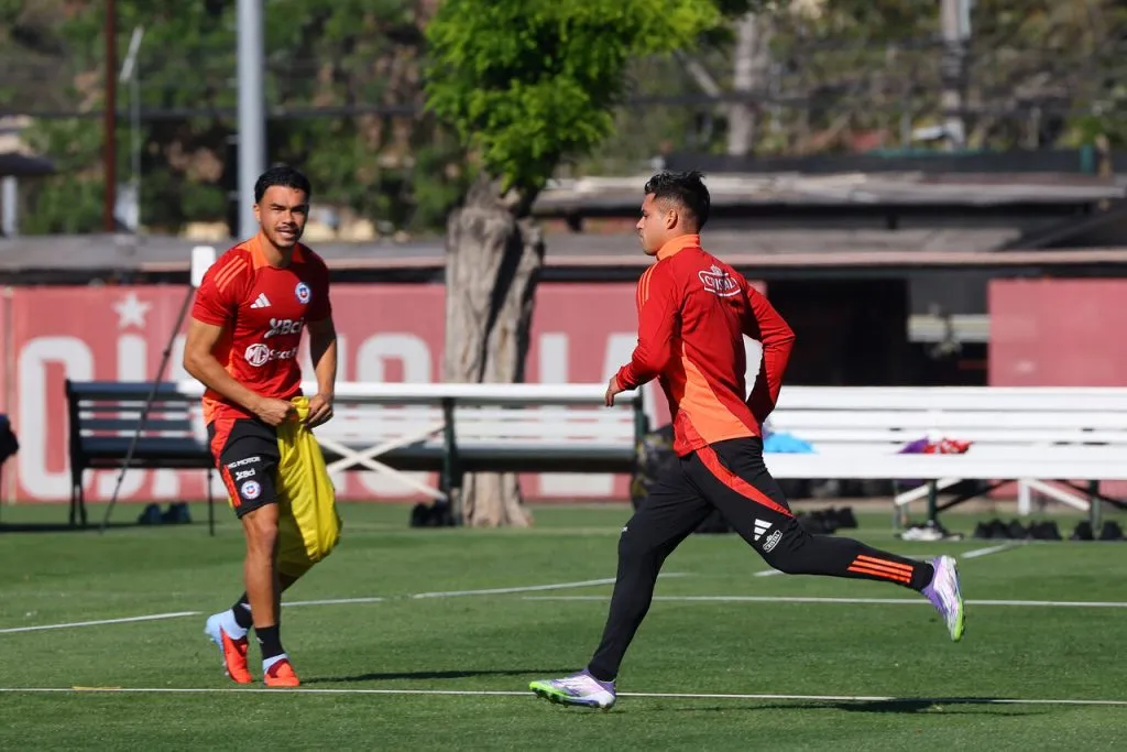 Neira apuntó a los dos laterales de Chile. | Foto: Photosport