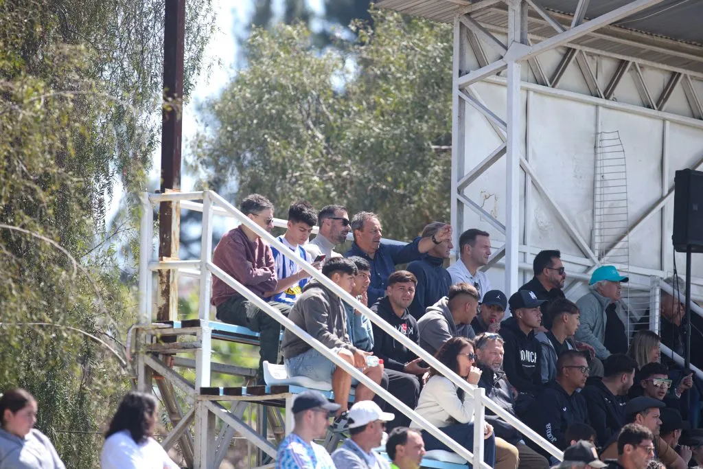 Ruud Van Nistelrooy viendo el partido de Magallanes y Santiago Morning | FOTO: Javier Dibiagio/Magallanes via Photosport