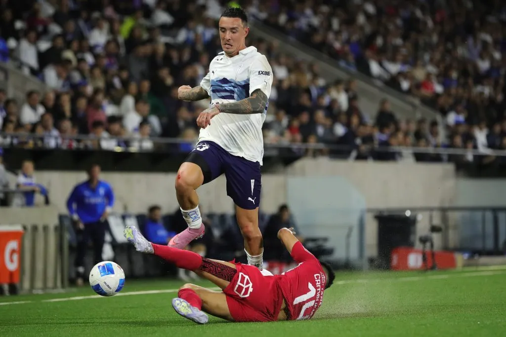 Tomás Asta-Buruaga fracturó a un hincha de Universidad Católica. (Créditos: Photosport)