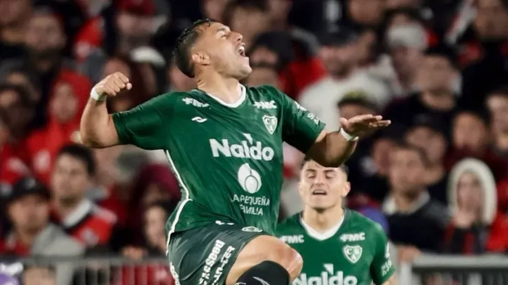 Iván Morales convirtió su sexto gol con Sarmiento ante River Plate.