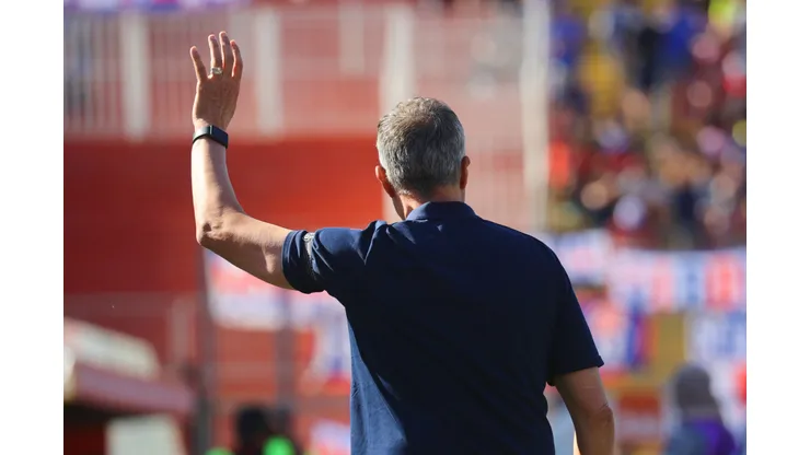 Gustavo Álvarez recibió el respaldo de la hinchada de la U.