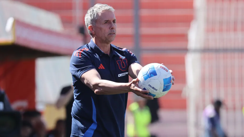 Hinchas de la U le dan su total respaldo a Gustavo Álvarez incluso si termina el año sin conquistar los títulos del torneo local y la Copa Sudamericana. (Foto: Photosport)