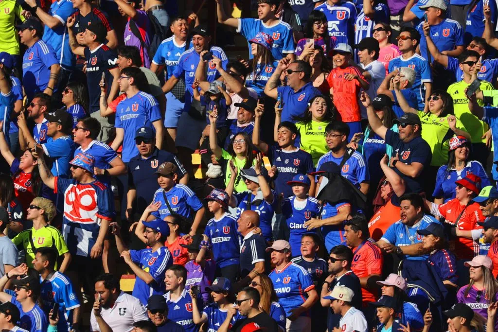 La hinchada azul no falló en Independencia | Foto: Photosport