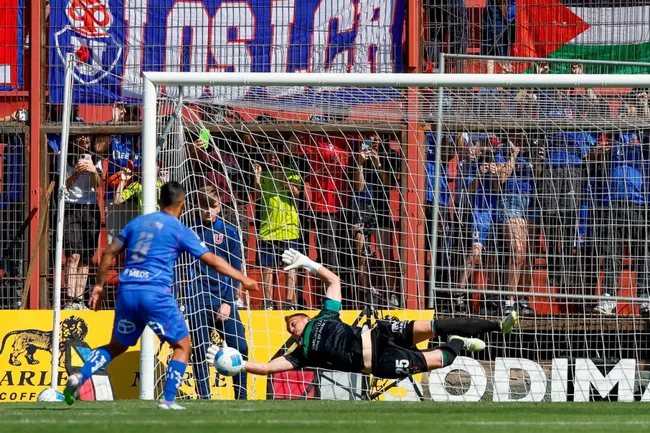 Guerra falló un penal en la U ante Palestino | Foto: Photosport