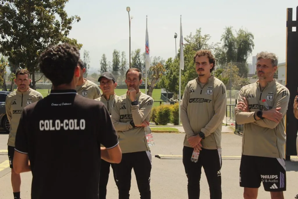 El nuevo cuerpo técnico de Colo Colo tuvo su arellanización. (Foto: CSD Colo Colo)