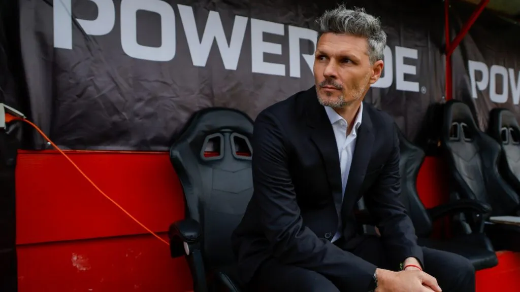 Fernando Ortiz ya proyecta el once de Colo Colo para este domingo (Foto: Photosport)