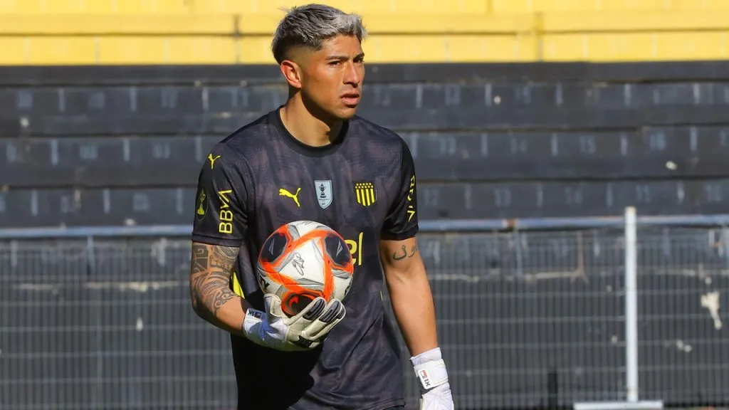 Brayan Cortés muy seguramente no volverá a Macul y continuará atajando para Peñarol (Foto: Peñarol)