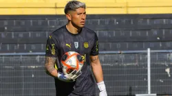 Brayan Cortés muy seguramente no volverá a Macul y continuará atajando para Peñarol (Foto: Peñarol)