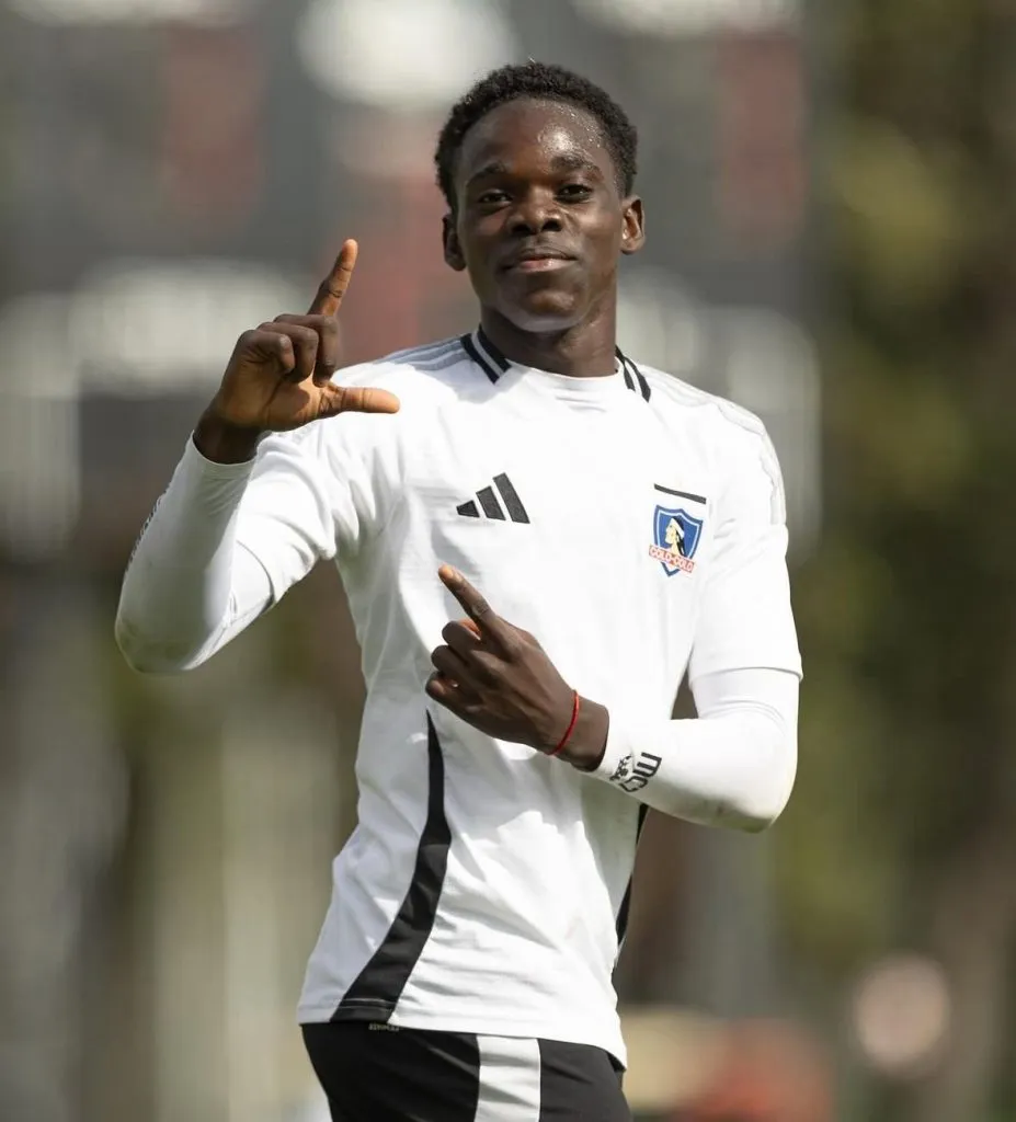 Manley Clerveaux es acompañado por la FIFA tras el acto de racismo en su contra. (Foto: @colocolofutboljoven)