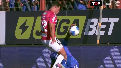 La polémica jugada de este partido contó con la revisión del VAR