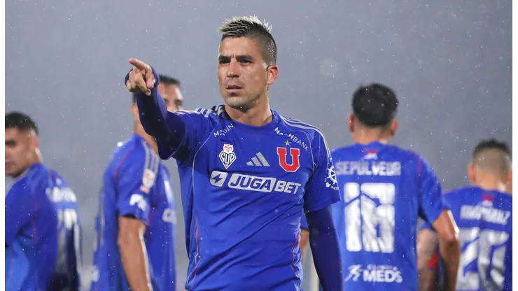 Leandro Fernández fue considerado en la formación titular de Universidad de Chile ante la UC. (Imagen: Photosport)