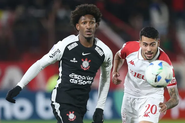 Emmanuel Ojeda (a la derecha) puede volver a Universidad de Chile en el siguiente mercado de fichajes. (Getty)