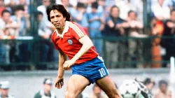 Mario Soto defendiendo la camiseta de la Roja.