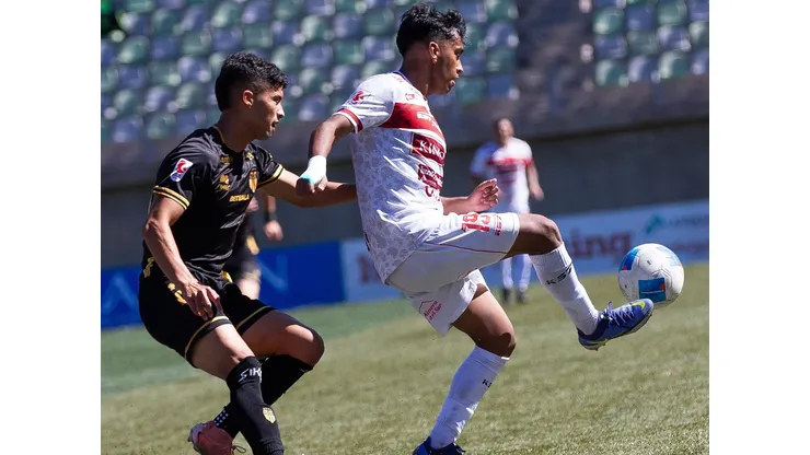 Deportes Copiapó le gana a Magallanes y es líder de la Primera B.