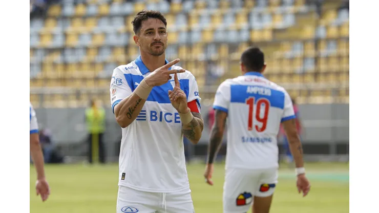 Fenando Zampedri marca un triplete ante Everton.