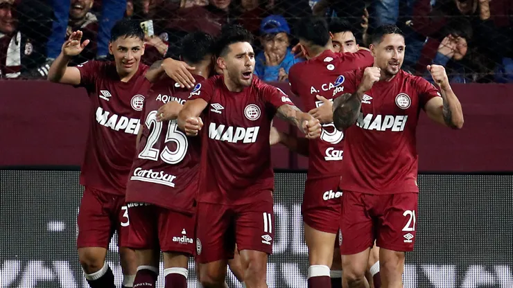 La UC le entregó una ayuda a Lanús previo a su cruce contra Universidad de Chile.
