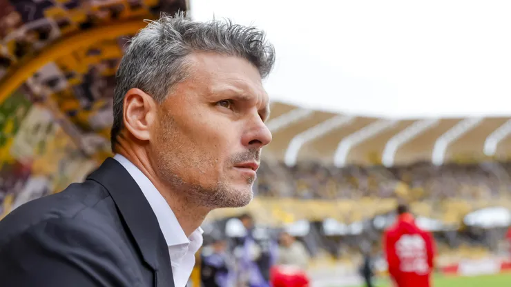 Fernando Ortiz toma polémica medida en Colo Colo. (Foto: Pepe Alvújar/Photosport)