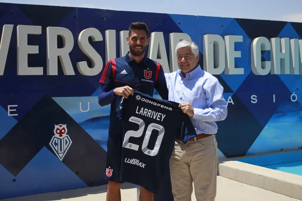 Santiago, 9 de enero 2020
El jugador Joaquin Larrivey es presentado como nuevo refuerzo de Universidad de Chile para su plantel estelar 2020.

Dragomir Yankovic/Photosport