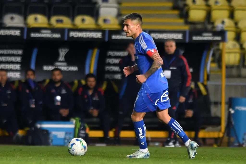Para Grok, Aránguiz será la gran figura azul | Foto: Photosport
