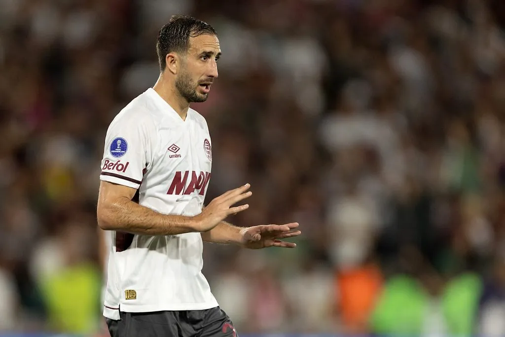 Carlos Izquierdoz es la novedad de Lanús para visitar a Universidad de Chile. (Foto: Getty)