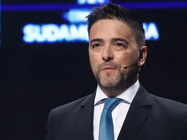 ¿Quién es favorito entre la U y Lanús? Juanjo Buscalia responde