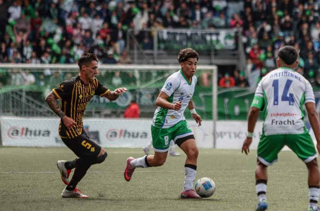 Deportes Puerto Montt lidera la tabla de posiciones de la Segunda División 2025 (Facebook).