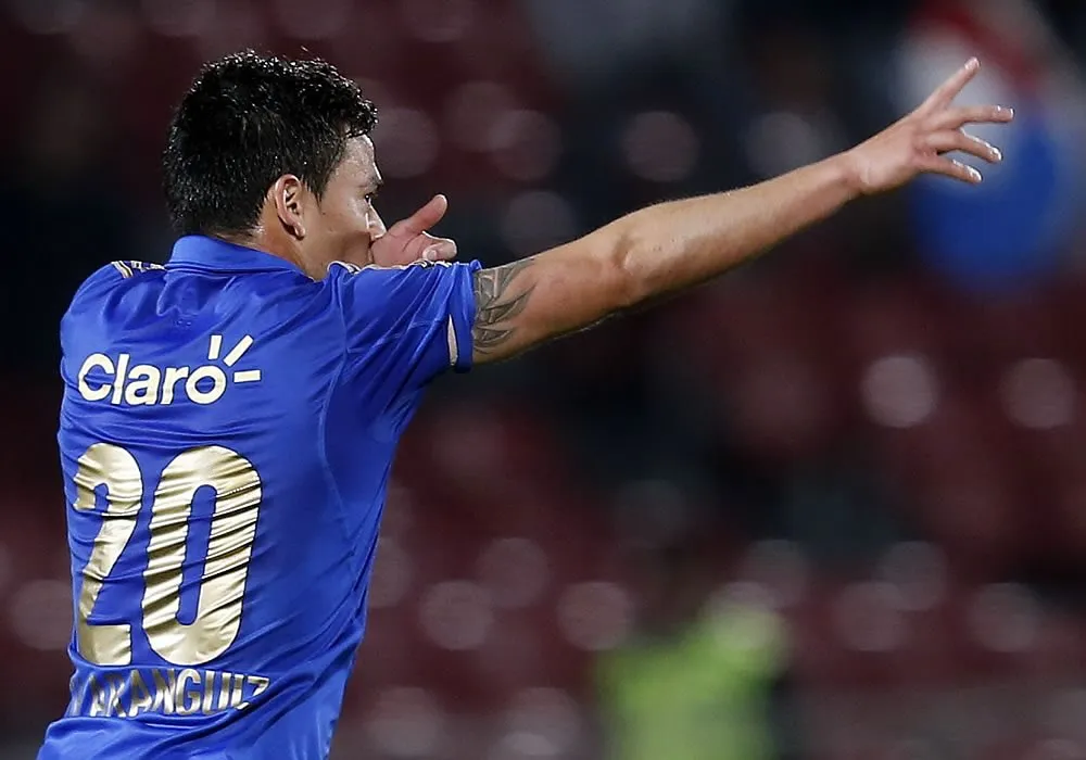 Charles Aránguiz celebrando su gol ante Lanús | FOTO: Archivo