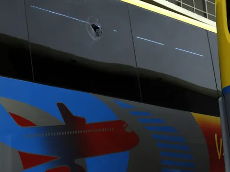 Conmebol toma nota: así registraron el apedreo al bus de Lanús por parte de hinchas azules