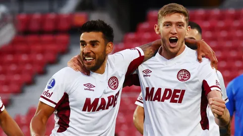 Salvio, a la izquierda, advierte a la U.