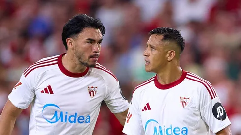 Alexis Sánchez se llena de críticas mientras Gabriel Suazo suma elogios pese a la caída del Sevilla (Photo by Fran Santiago/Getty Images)