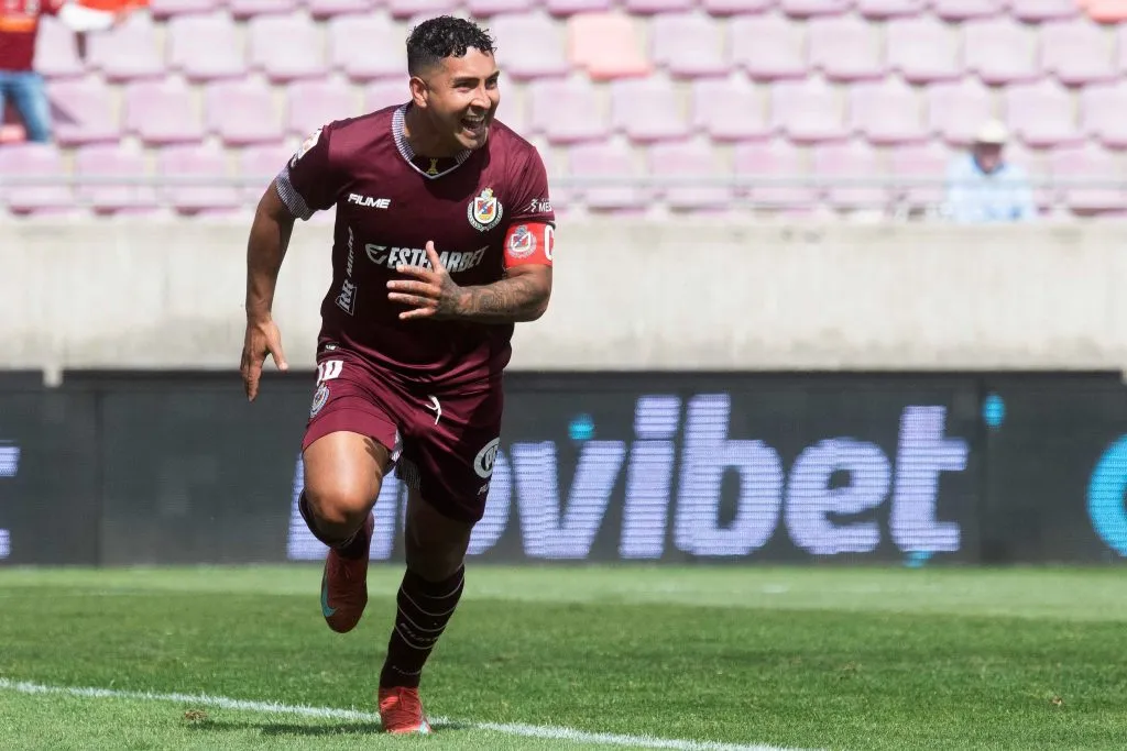 Jeisson Vargas fue la figura del encuentro al anotar dos goles | FOTO: Efrain Jara/Photosport