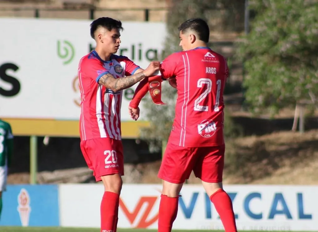 Deportes Linares sigue con opciones de ser campeón en la Segunda División. (Foto: @deporteslinares)