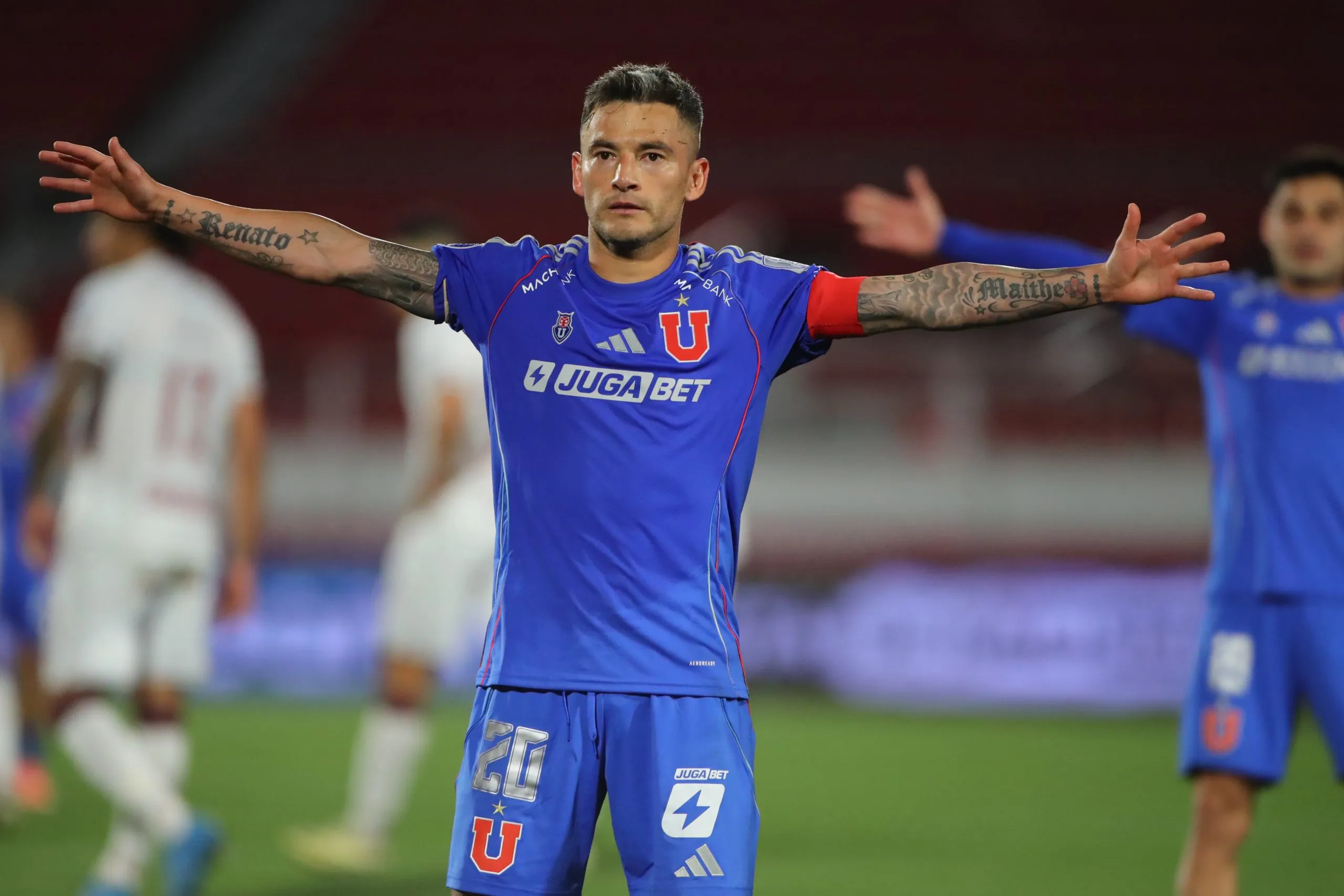 Charles Aránguiz renovó su contrato con Universidad de Chile hasta diciembre de 2027. (Imagen: Photosport)