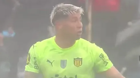 Brayan Cortés tuvo una tarde para el olvido en Uruguay. (Foto: Captura)