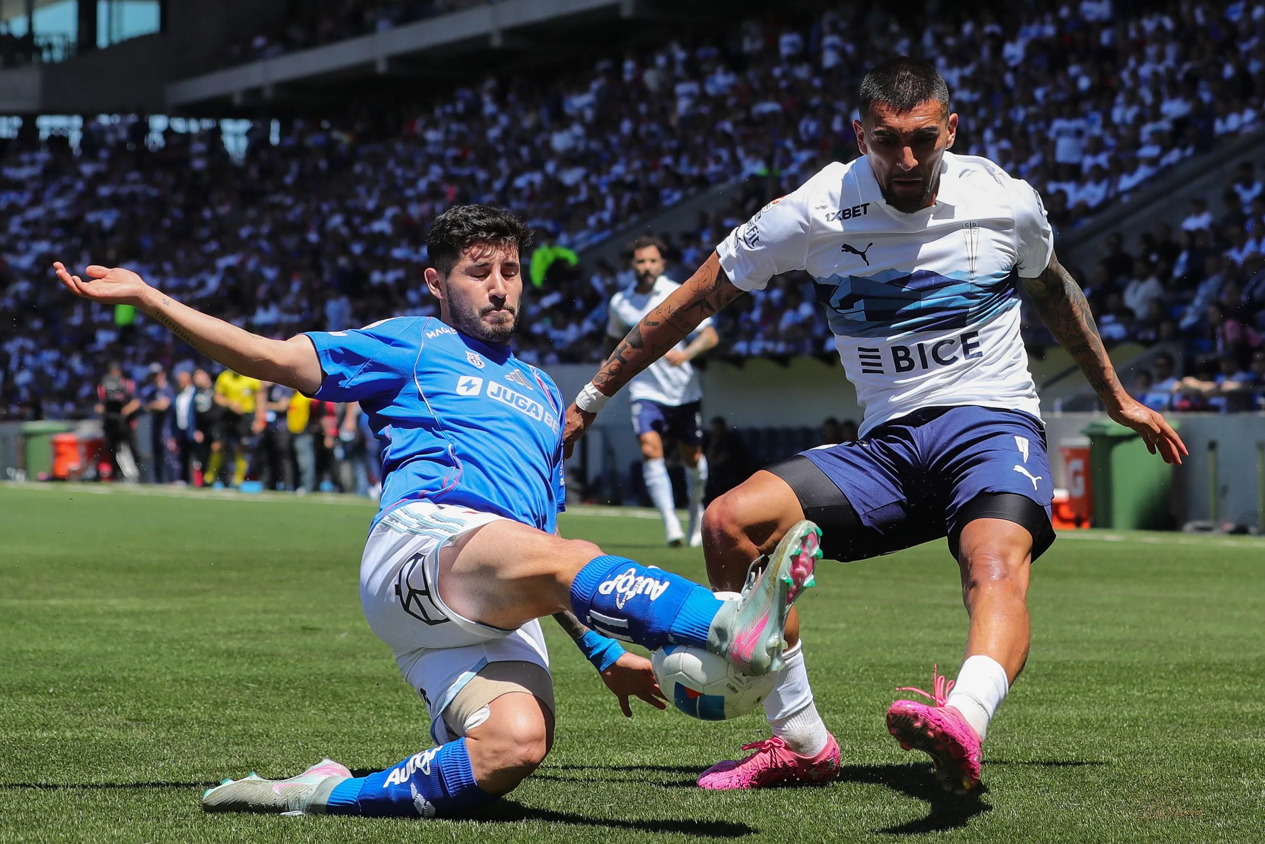 Branco Ampuero anticipó la batalla entre Universidad Católica y Universidad de Chile por el cupo directo a Copa Libertadores. (Imagen: Photosport)