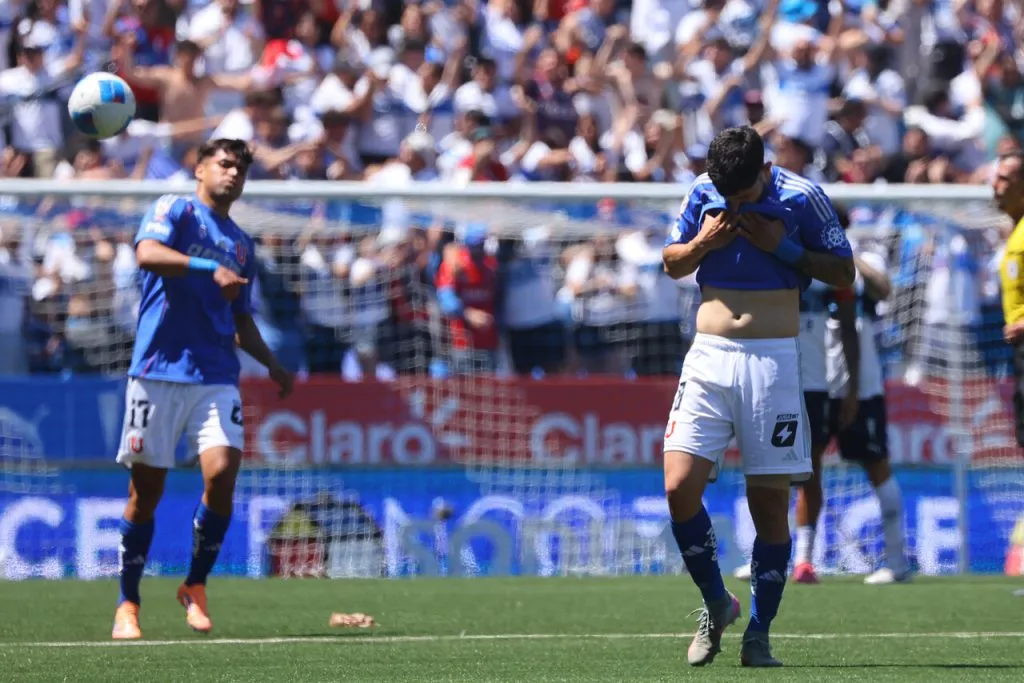 La U se alejó del Chile 2 tras caer ante Universidad Católica (Photosport).