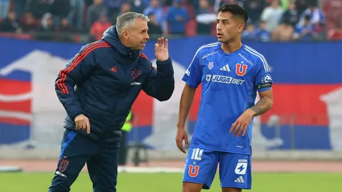 Un histórico de U. de Chile responsabilizó a Gustavo Álvarez de la lesión de Lucas Assadi.