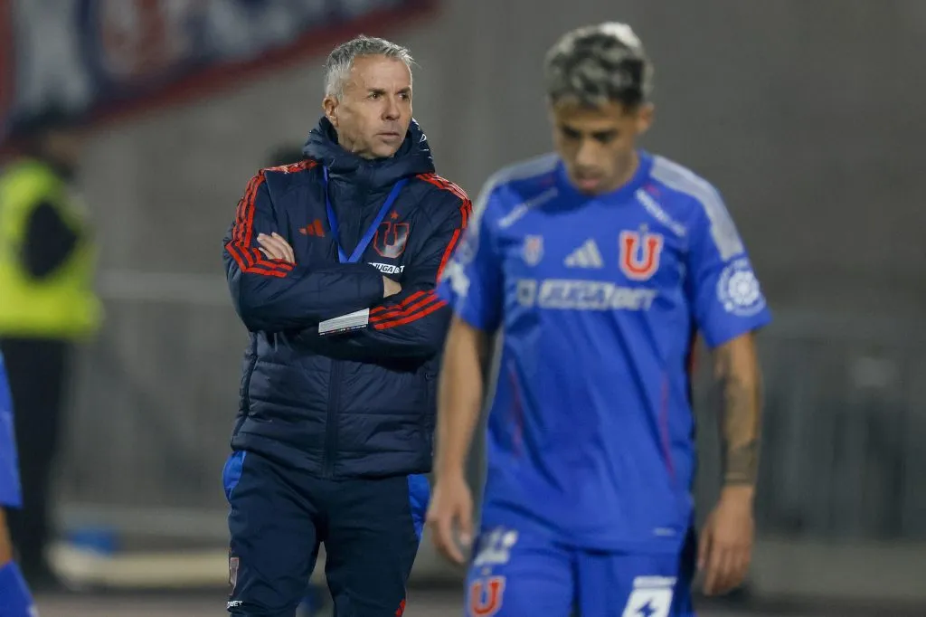 Gustavo Álvarez decidió utilizar a Lucas Assadi en Universidad de Chile antes de enfrentar a Lanús. (Imagen: Photosport)