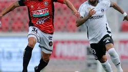 Hinchas de Colo Colo no perdonan a uno de sus jugadores tras el término del 1t (Foto: Javier Torres/Photosport)