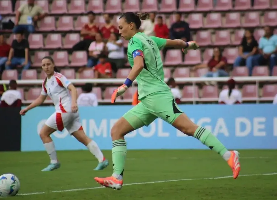 Christiane Endler fue figura en el empate de Chile en Venezuela.