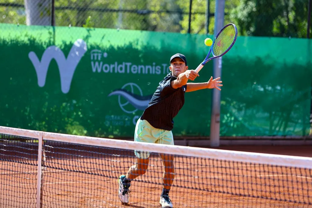 Benjamín Pérez, la promesa del tenis chileno, ya sumó su primer punto ATP (Mega).