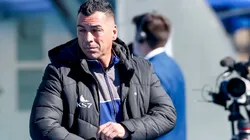 Santiago Morning recibe un golpe que puede ser de K.O. técnico.