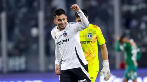 Sebastián Vegas recibe una buena noticia en Colo Colo. (Foto: Pepe Alvújar/Photosport)