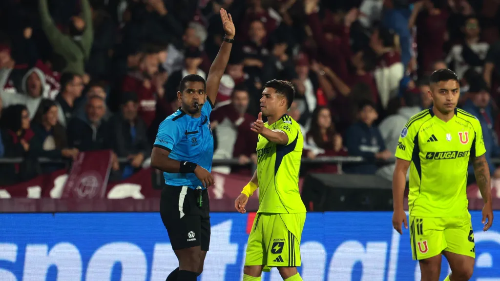 Universidad de Chile sufrió contra el arbitraje en la revancha ante Lanús. (Imagen: Photosport)