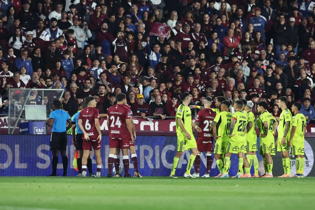 Alexis Herrera fue protagonista de la llave entre Lanús y U. de Chile | FOTO: Alejandro Pagni/Getty Images)