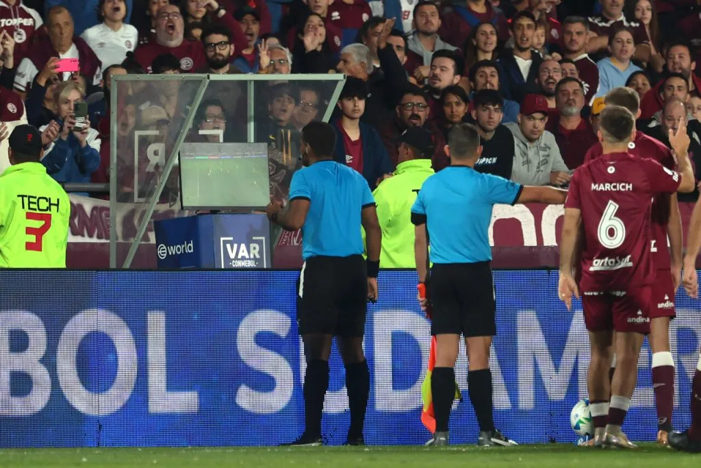 Herrera tuvo un arbitraje para el olvido | Foto: Photosport