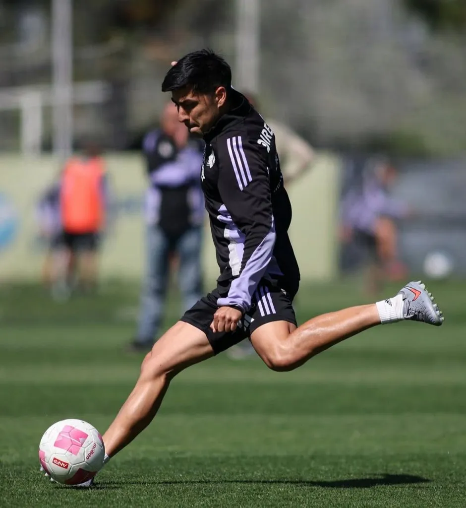 Tomás Alarcón será el reemplazante de Arturo Vidal ante Ñublense. (Foto: @colocolooficial)