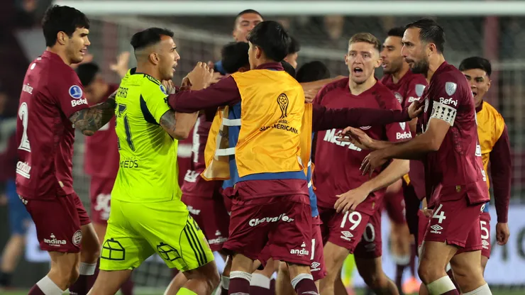 Los Del Fuego respondieron a la reacción de hinchas Azules por tocar para Lanús (Foto: Photosport)
