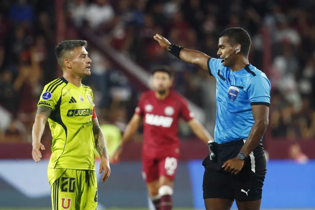 Alexis Herrera tuvo un polémico desempeño en el duelo entre Universidad de Chile y Lanús. (Imagen: Getty)